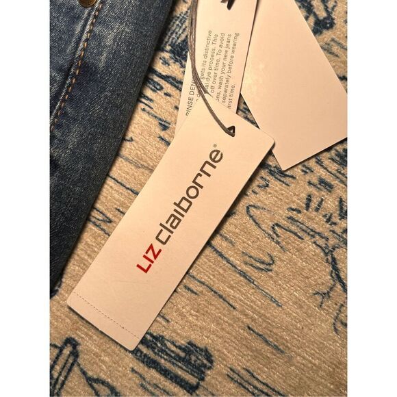 NEW WITH TAGS Liz Claiborne  blue Jean Crop Capris Pants NWT size 18 - Picture 4 of 8